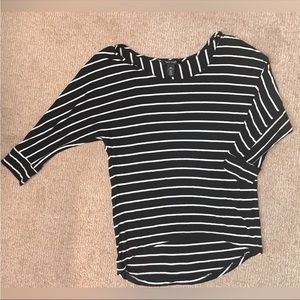 Women’s WHBM Black & White Stripe 3Q Sleeve Wide Neck Relaxed Top High-Low Shirt